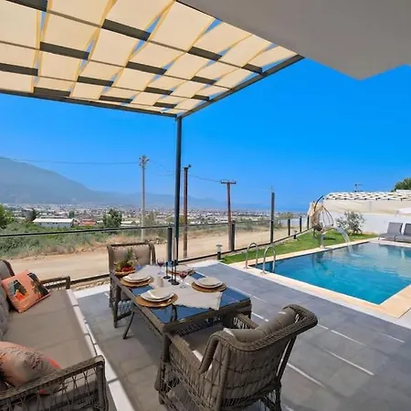 Villa Huzurlu Bir Tatil Deneyimi *
