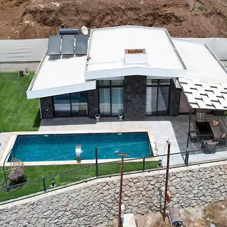 Villa Huzurlu Bir Tatil Deneyimi *